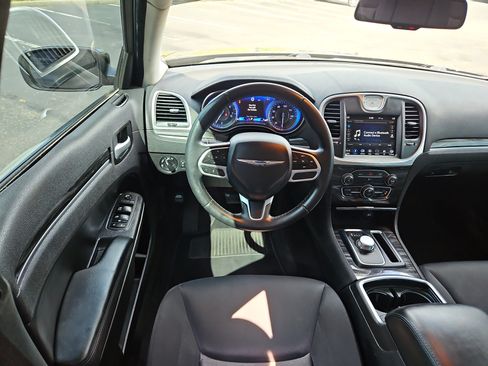 Used 2019 Chrysler 300 Touring w/ Sport Appearance Package AWD/4WD image 10