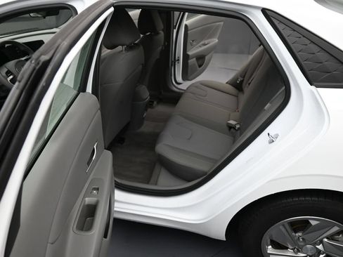 Certified 2026 Hyundai Elantra SE FWD image 11
