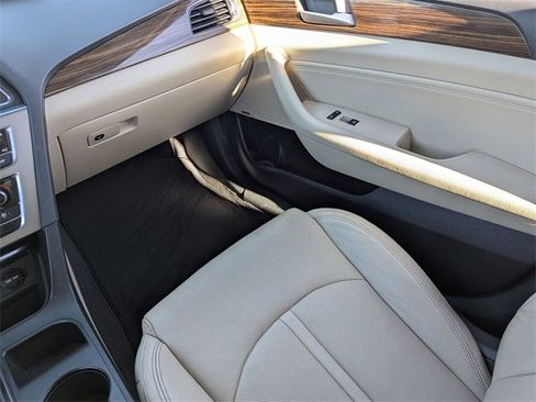 Used 2017 Hyundai Sonata Limited w/ Ultimate Package 04 image 20