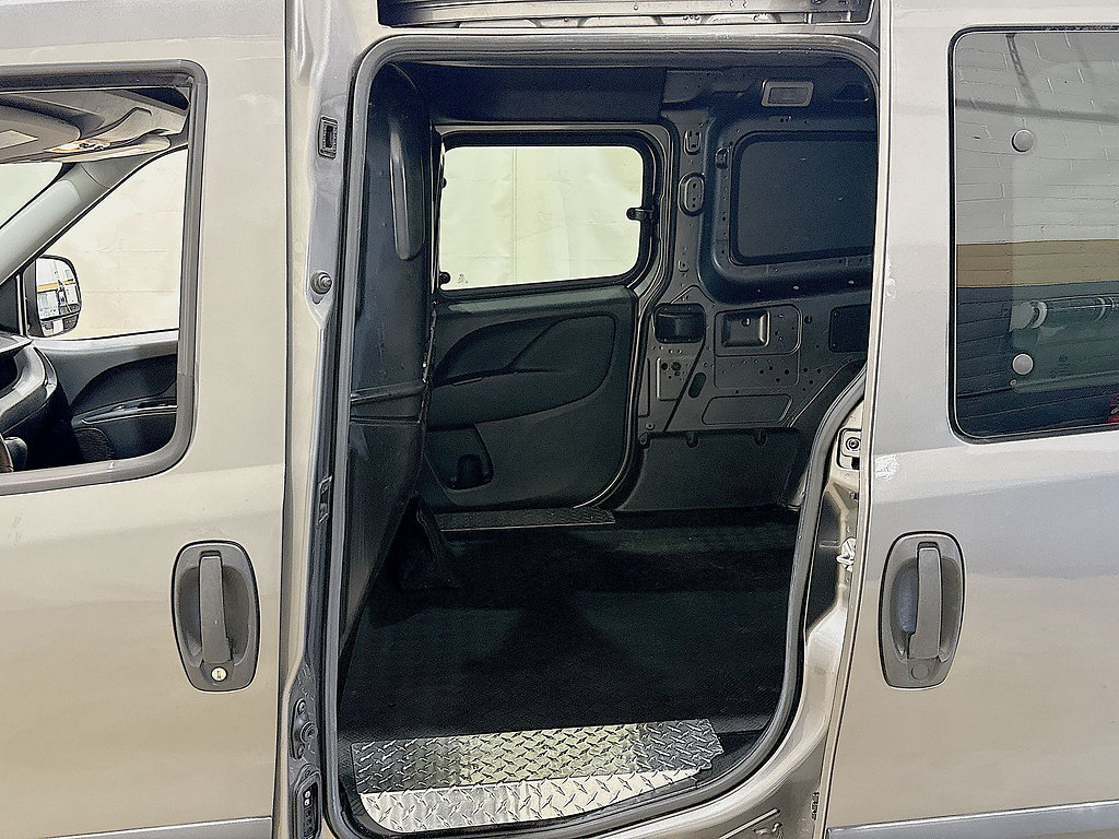 Used 2018 RAM ProMaster City Tradesman SLT FWD image 22