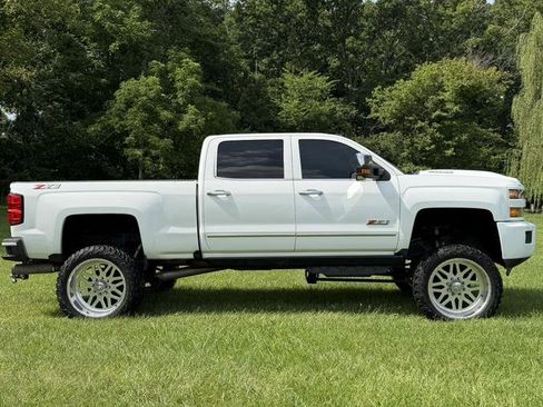 Used 2019 Chevrolet Silverado 2500 LTZ w/ Duramax Plus Package AWD/4WD image 3
