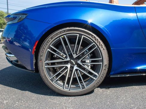 Used 2025 Aston Martin DB12 Convertible RWD image 4