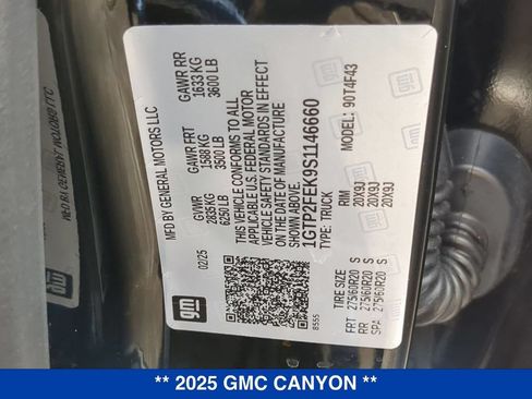 Used 2025 GMC Canyon Denali AWD/4WD image 26