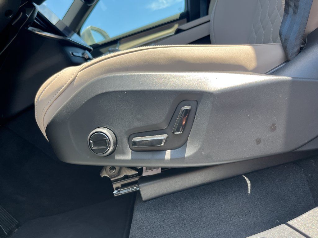 Used 2025 Volvo XC90 B5 Core w/ Protection Package Premier AWD/4WD image 18