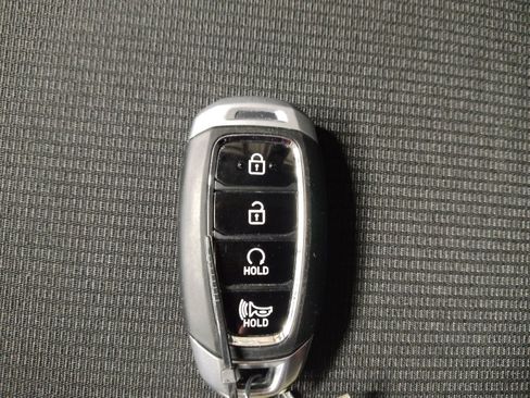 Used 2025 Hyundai Venue SEL FWD image 32