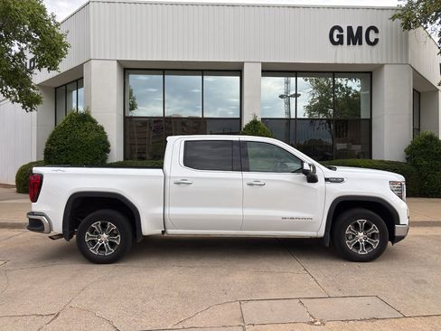 Used 2025 GMC Sierra 1500 SLT AWD/4WD image 9