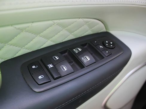 Used 2019 Jeep Grand Cherokee Summit AWD/4WD image 17