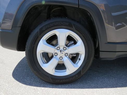 Used 2020 Jeep Compass Latitude FWD image 10