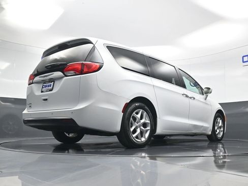 Used 2018 Chrysler Pacifica Touring Plus w/ Tire & Wheel Group image 44