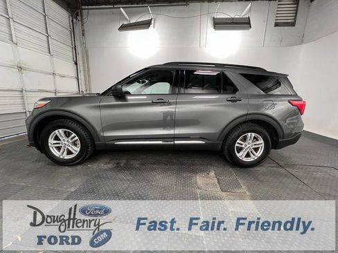 Used 2023 Ford Explorer XLT w/ Equipment Group 202A image 4