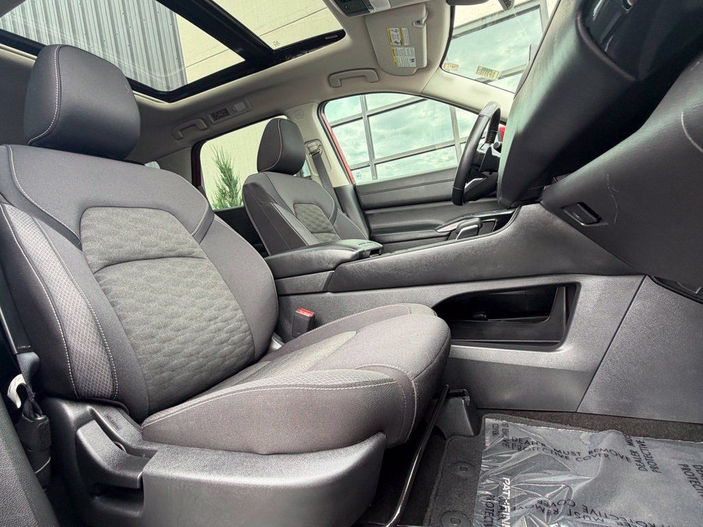 Used 2024 Nissan Pathfinder SV AWD/4WD image 21