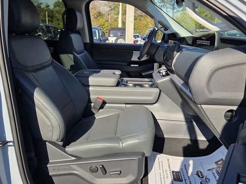 New 2026 Ford Expedition Active image 18