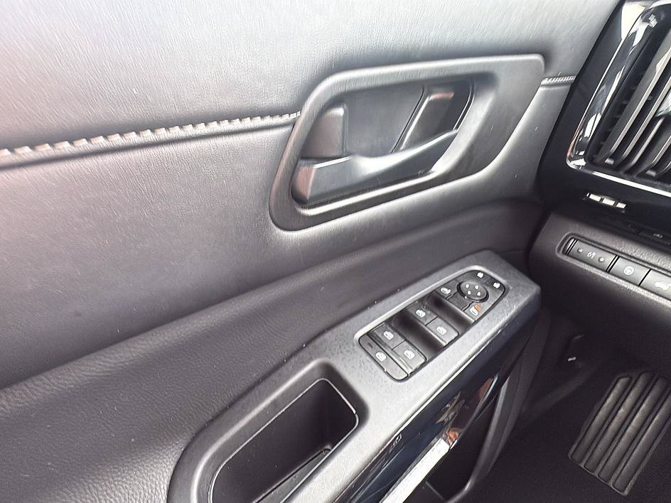 Certified 2025 Nissan Pathfinder SV FWD image 15