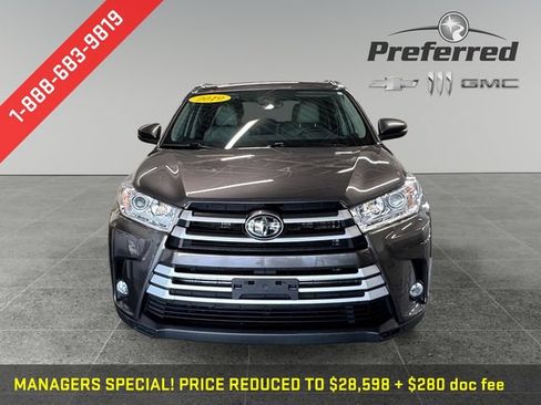 Used 2019 Toyota Highlander XLE AWD/4WD image 13
