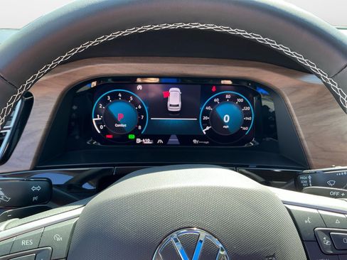 New 2026 Volkswagen Atlas SE image 11