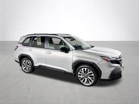 Used 2025 Subaru Forester Touring w/ Popular Package - Touring AWD/4WD image 5
