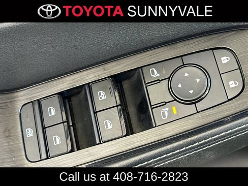 Used 2025 Nissan Rogue SV FWD image 17