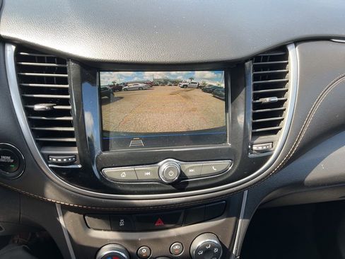 Used 2019 Chevrolet Trax LT w/ LT Convenience Package FWD image 9