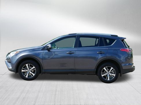 Used 2018 Toyota RAV4 XLE AWD/4WD image 4