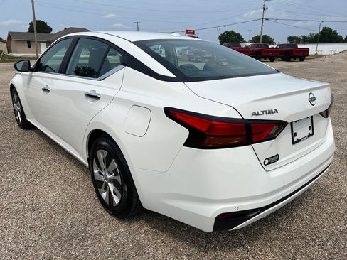 Used 2025 Nissan Altima 2.5 S FWD image 3