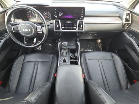 Used 2022 Kia Sorento EX w/ Panoramic Sunroof Package image 27