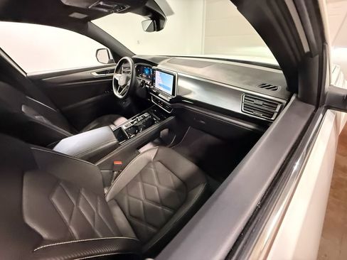 Used 2024 Volkswagen Atlas Cross Sport SE w/ Panoramic Sunroof Package AWD/4WD image 61
