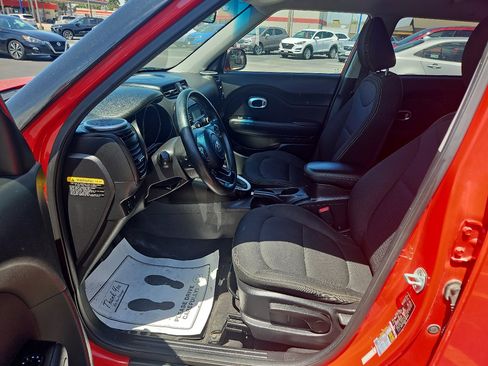Used 2016 Kia Soul + image 15