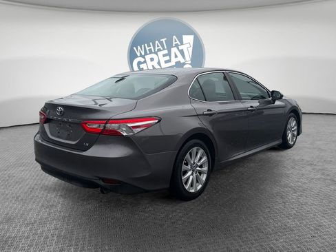 Used 2018 Toyota Camry LE image 3