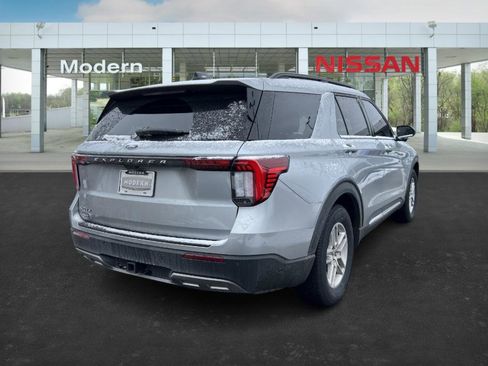 Used 2025 Ford Explorer Active w/ Active Comfort Package image 5