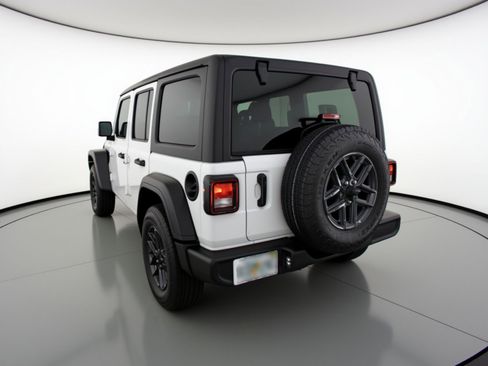 Used 2025 Jeep Wrangler Sport S image 6