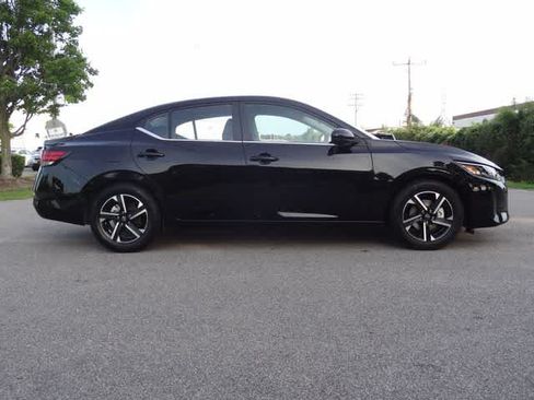 Used 2025 Nissan Sentra SV FWD image 4
