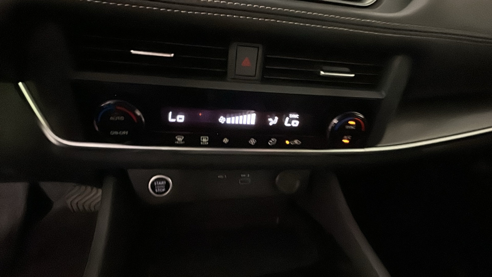 Used 2023 Nissan Rogue SV FWD image 27