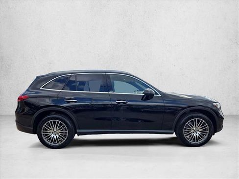 Used 2026 Mercedes-Benz GLC 300 image 4