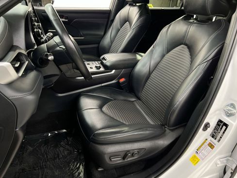 Used 2022 Toyota Highlander XSE image 17