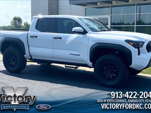 Used 2025 Toyota Tacoma TRD Off-Road w/ TRD Off Road Upgrade Package AWD/4WD image 1
