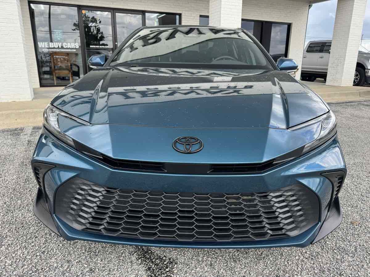 Used 2025 Toyota Camry SE FWD image 28