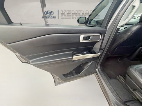 Used 2021 Ford Explorer XLT RWD image 23