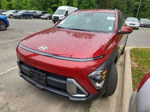 Used 2025 Hyundai Kona SEL FWD image 1