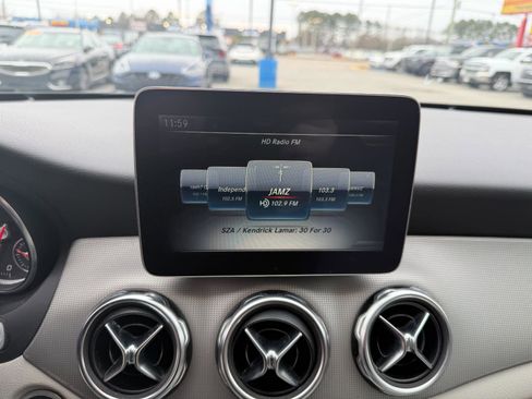 Used 2018 Mercedes-Benz GLA 250 image 12