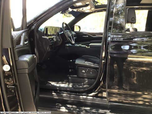 Used 2021 Cadillac Escalade Premium Luxury AWD/4WD image 8