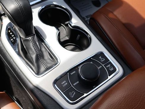 Used 2019 Jeep Grand Cherokee Summit AWD/4WD image 17