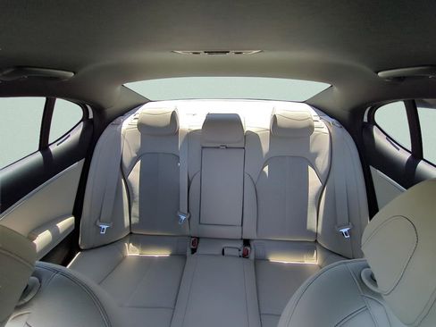 Used 2026 Genesis G70 2.5T RWD image 9