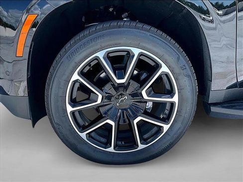 Used 2025 Chevrolet Suburban RST w/ Comfort Package RWD image 10