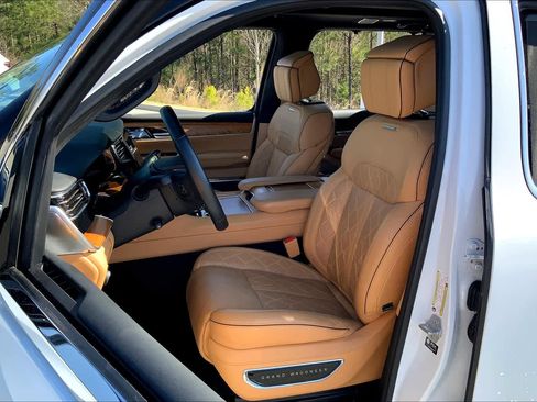 Used 2022 Jeep Grand Wagoneer Series III w/ HD Trailer Tow Package image 7