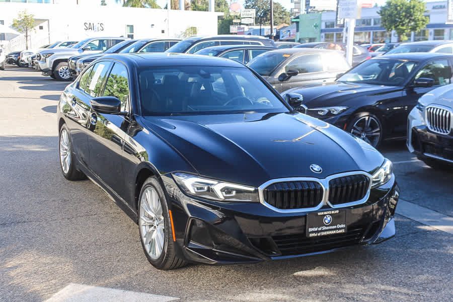Used 2023 BMW 330i Sedan w/ Convenience Package RWD image 4