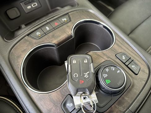 Used 2023 GMC Acadia Denali w/ Denali Ultimate Package AWD/4WD image 26