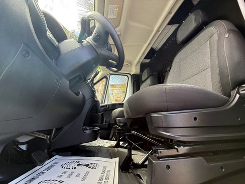 Used 2025 RAM ProMaster 2500 w/ U-Haul Equipment Group FWD image 29