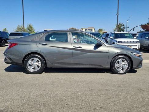 New 2026 Hyundai Elantra SE FWD image 28