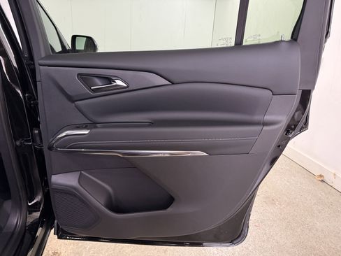 New 2026 Chevrolet Traverse LT image 37