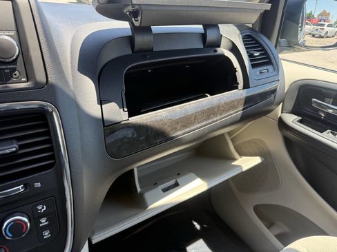 Used 2014 Dodge Grand Caravan SXT w/ UConnect Hands-Free Group FWD image 23
